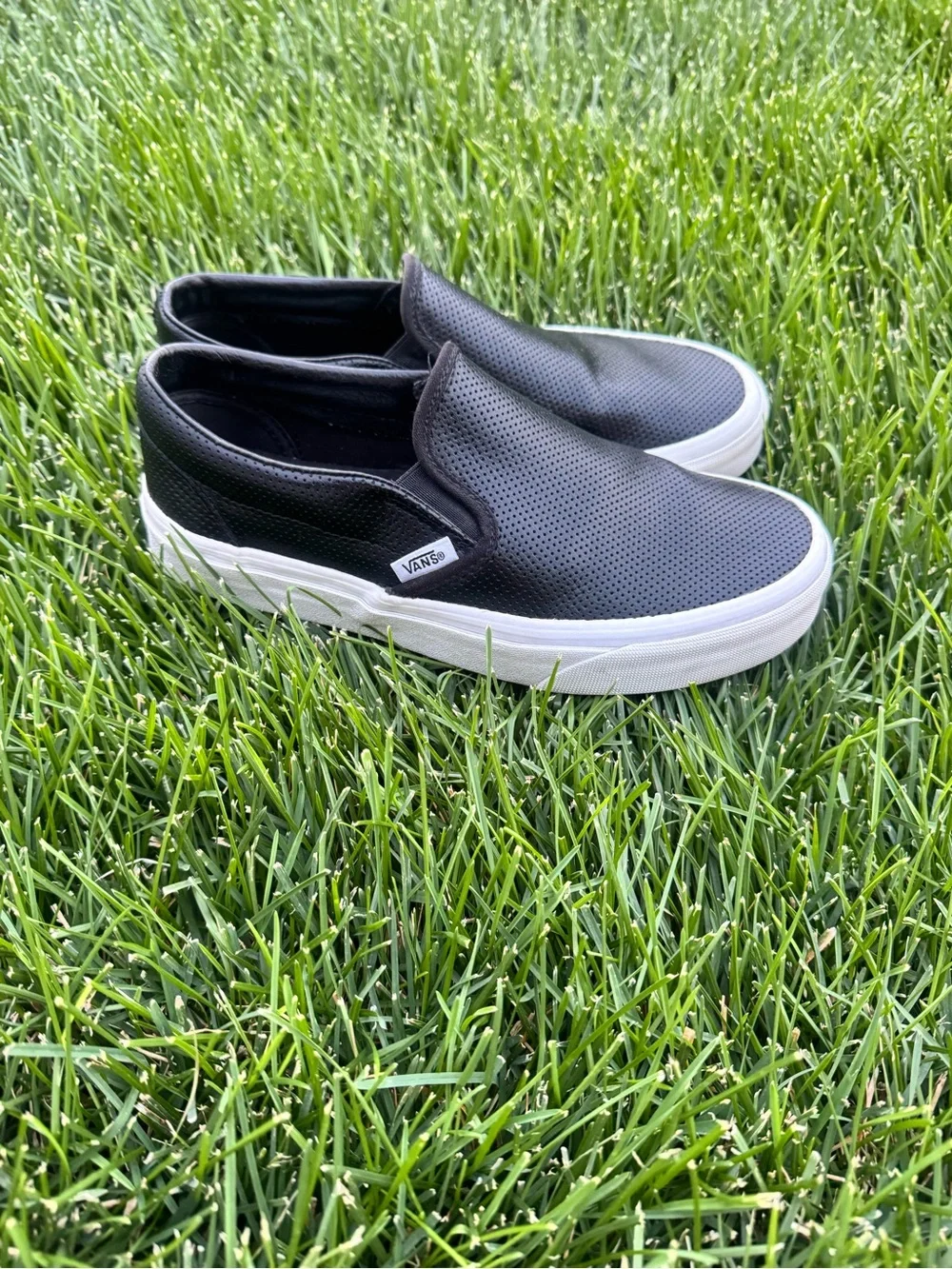 Vans Classic Black Leather shoes– Women’s 6.5